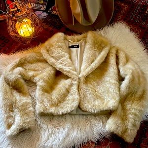 Small- MNG faux fur crop coat jacket